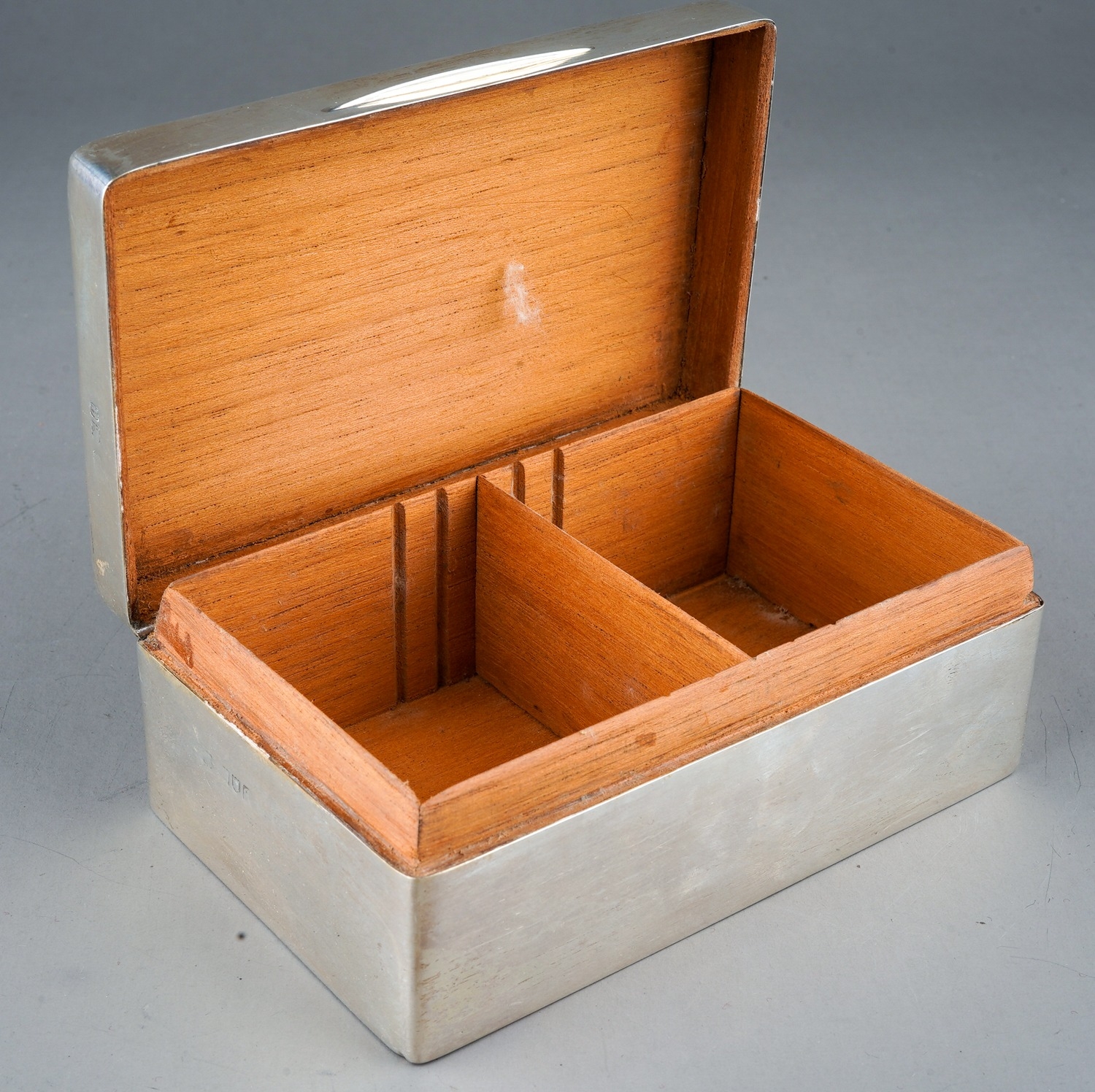 A George V silver cigarette box, of plain rectangular form, 14cm wide, London 1931, cedar lined - Image 2 of 3