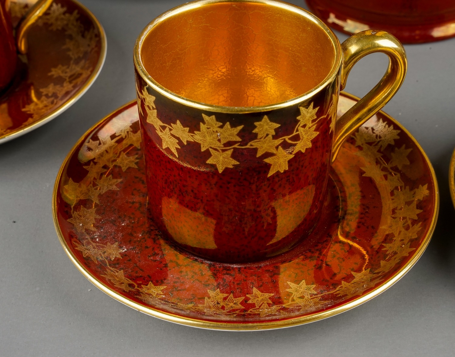 A vintage Crown Devon lustre and gilt pattern no 699 coffee service including coffee pot, six - Bild 4 aus 5