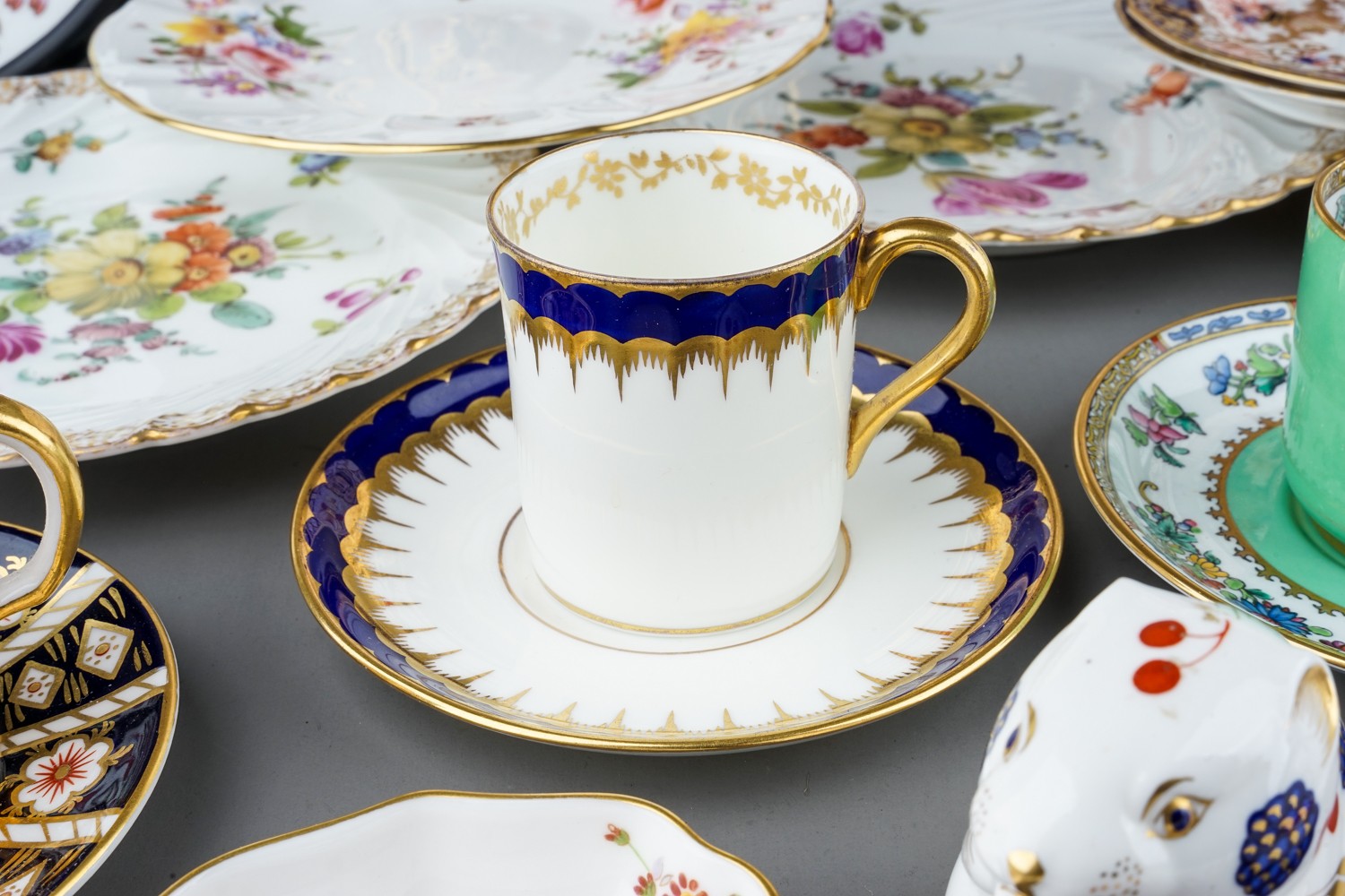 A collection of ceramics to include Dresden porcelain plates, Royal Crown Derby plates, cups, - Image 15 of 20