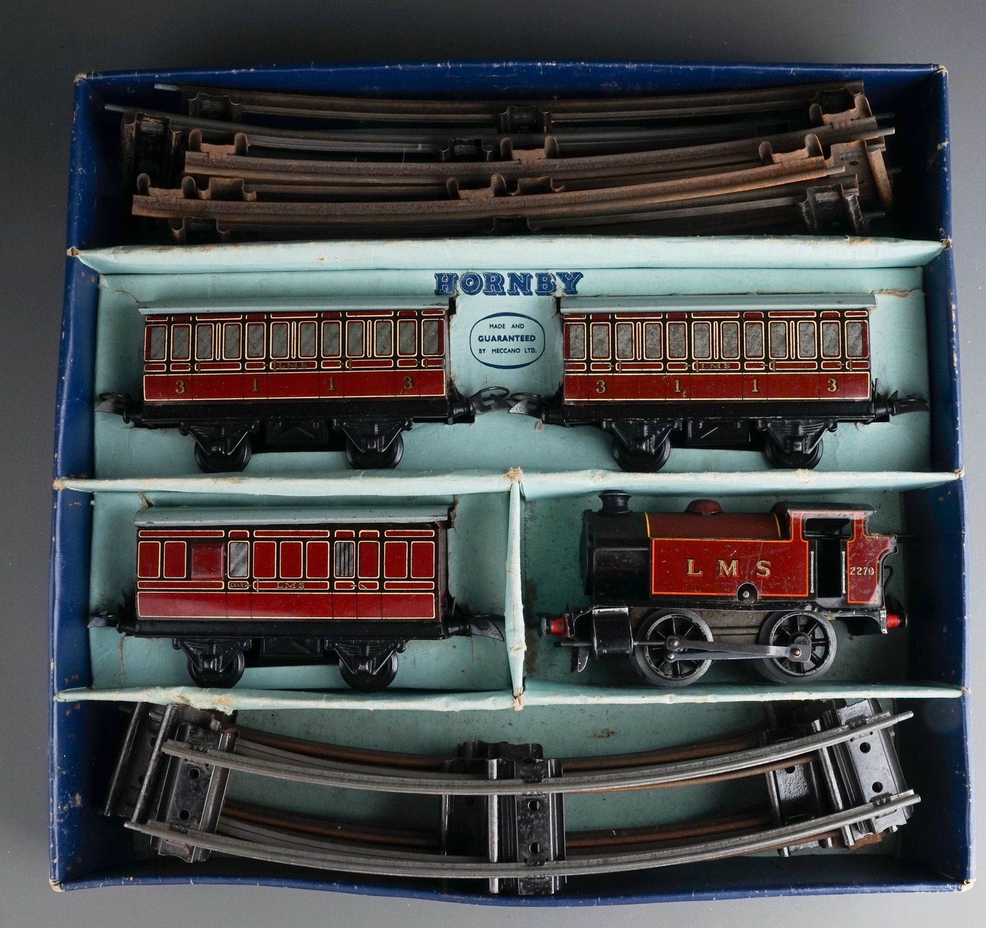 A vintage boxed Hornby Train clockwork 0 guage no 101 Tank Passenger Set made by Meccano Ltd - Image 2 of 3