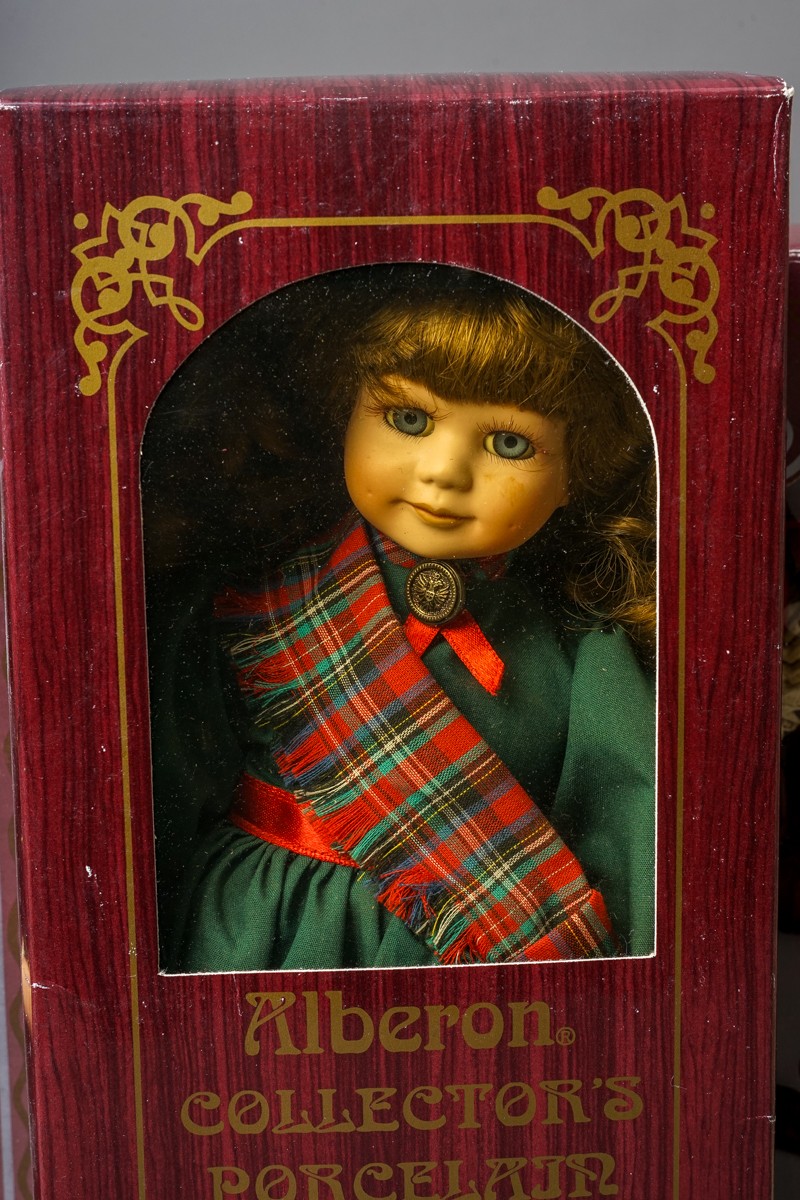 A collection Modern decorative dolls and associated furniture - Image 13 of 27