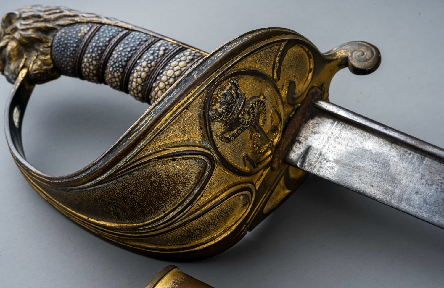 19th Century British naval sword. 1827 pattern with pipe back, complete with scabbard. - Image 4 of 7