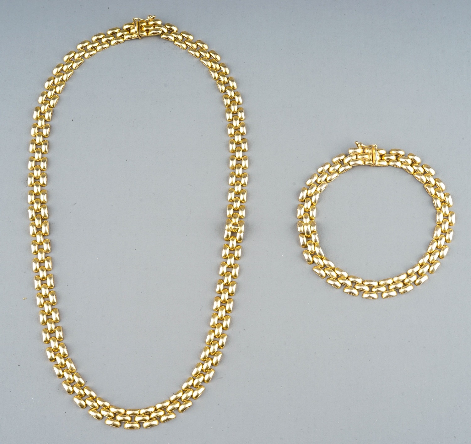 An Italian 9k yellow gold gate-link necklace and bracelet, the necklace approx 41cm long, gross - Image 3 of 10