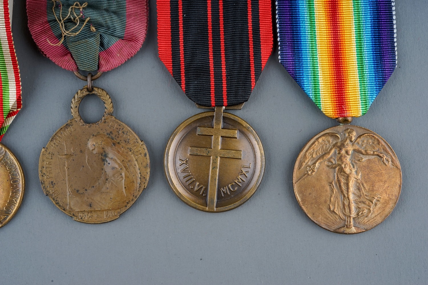 A collection of World Medals. 15 in total, France, Belgium, Pakistan etc. Conditions VF+ - Image 6 of 10