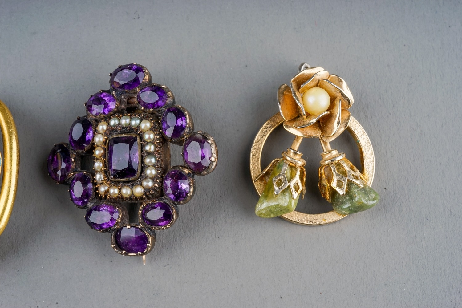 A Georgian yellow metal paste and seed pearl brooch, set with oval amethyst glass and a border of - Image 3 of 4
