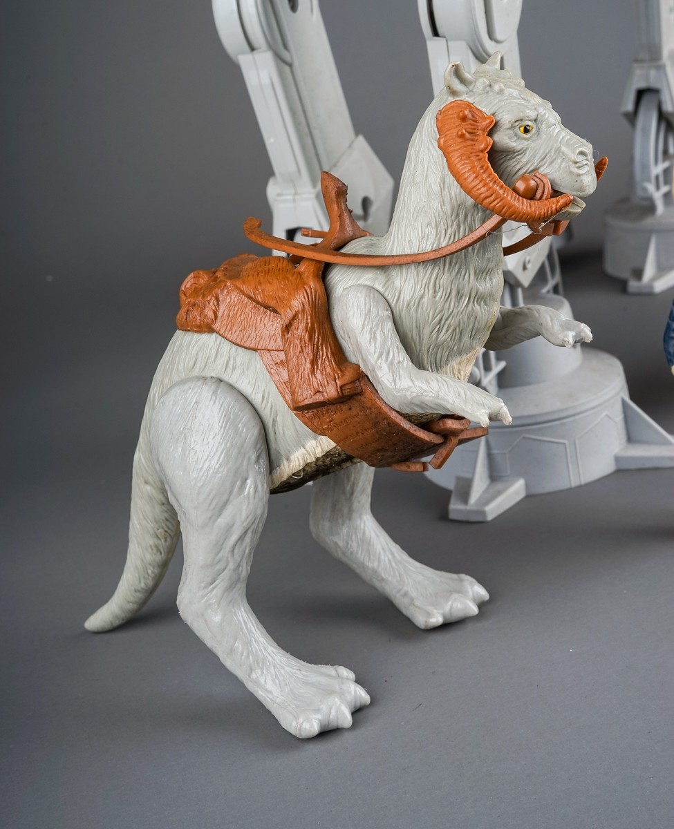 Star Wars 1980's vehicles and figures including AT-AT, AT-ST, Wampa, Taun Taun, Han Solo (Hoth) - - Image 2 of 9