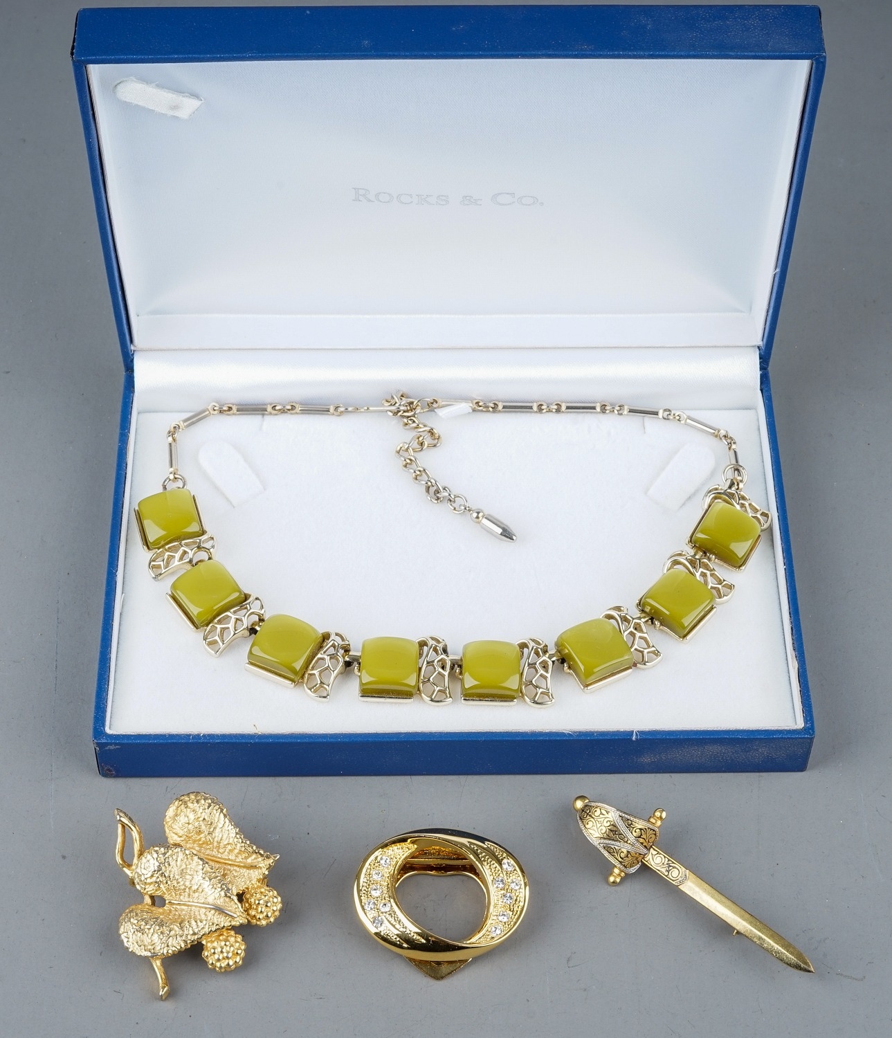 A ladies 9ct yellow gold cased Everite wristwatch, gold-plated strap; and a collection of costume - Image 2 of 18