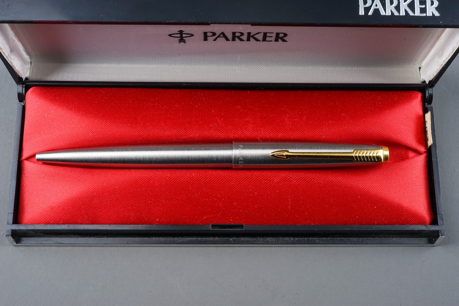 A Sheaffer fountain pen, 14k gold nib, boxed; a Sheaffer roller ball pen, boxed; a parker ball point - Image 2 of 6