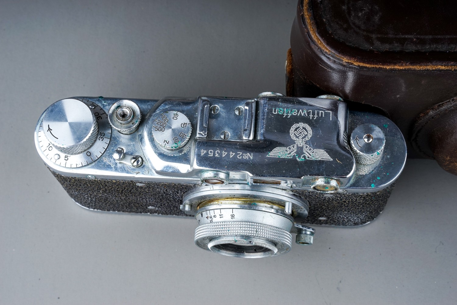 4 German marked cameras in their original carry cases. Militaria interest - Image 13 of 16