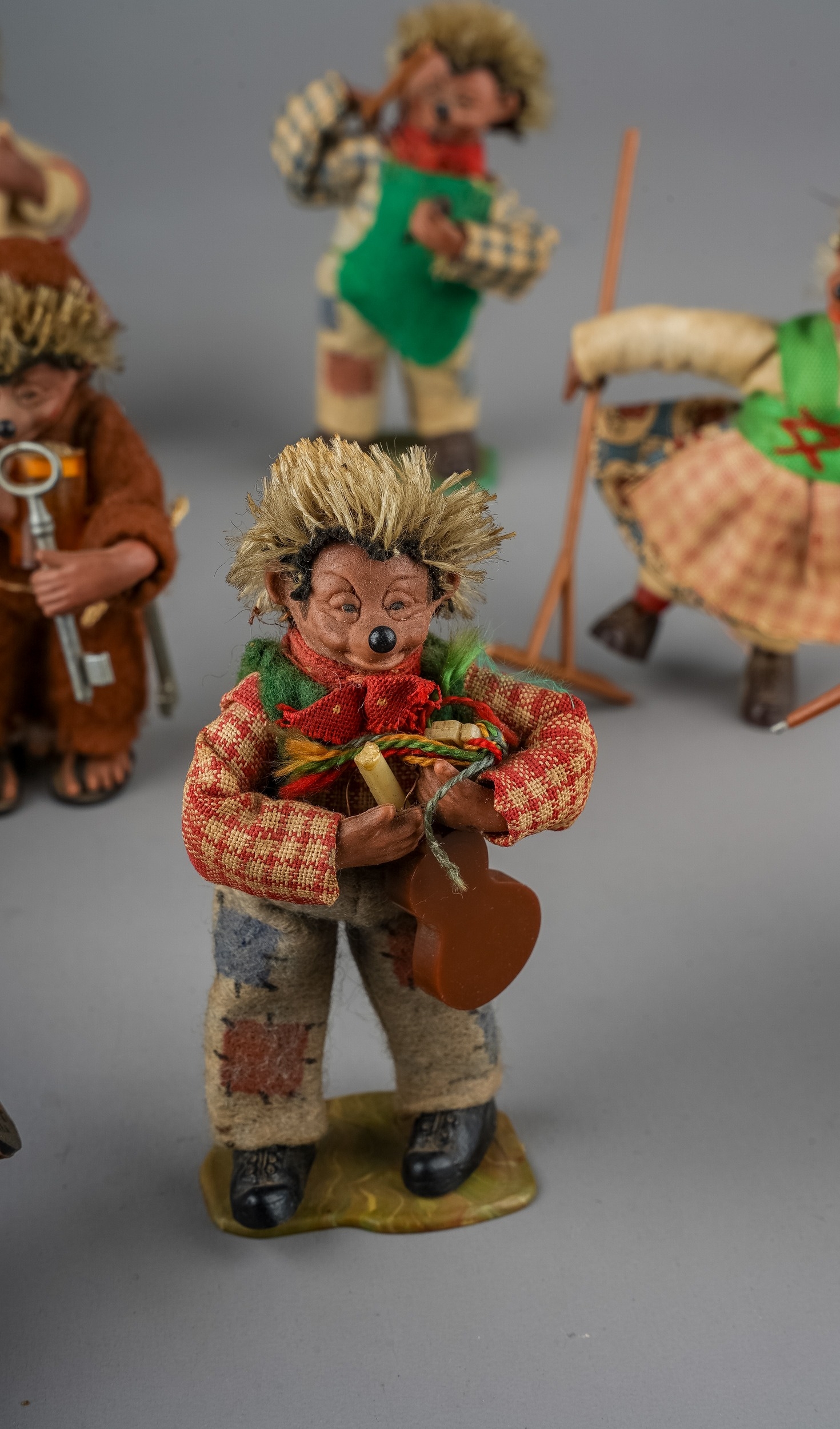 Steiff: a collection of twelve Peter Figuren Mecki hedgehogs to include: monk, chimney sweep, skier, - Image 5 of 7