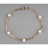 A 9ct yellow gold and pearl bracelet, set with five cultured pearls, approx 18.5cm long, total gross