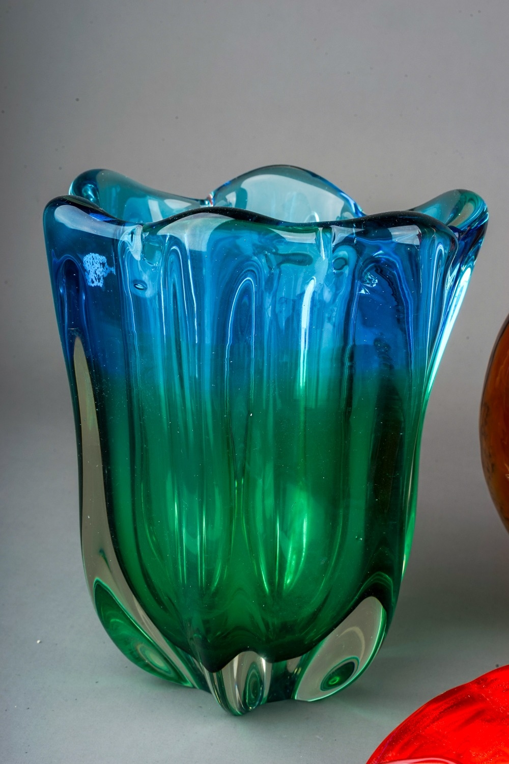 5 pieces of coloured art glass - including Blenko Mother of Child with its stopper and Murano - Image 5 of 7