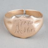 A 9ct yellow gold signet ring, total gross weight approx 4.6g