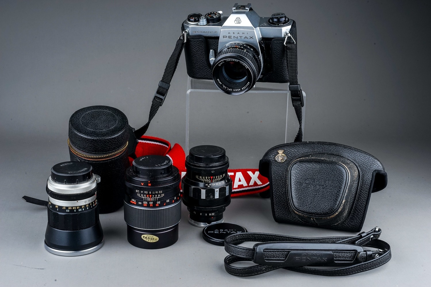 A collection of photography lenses and camera by Pentax, Takumar and a USSR lens - Image 2 of 10