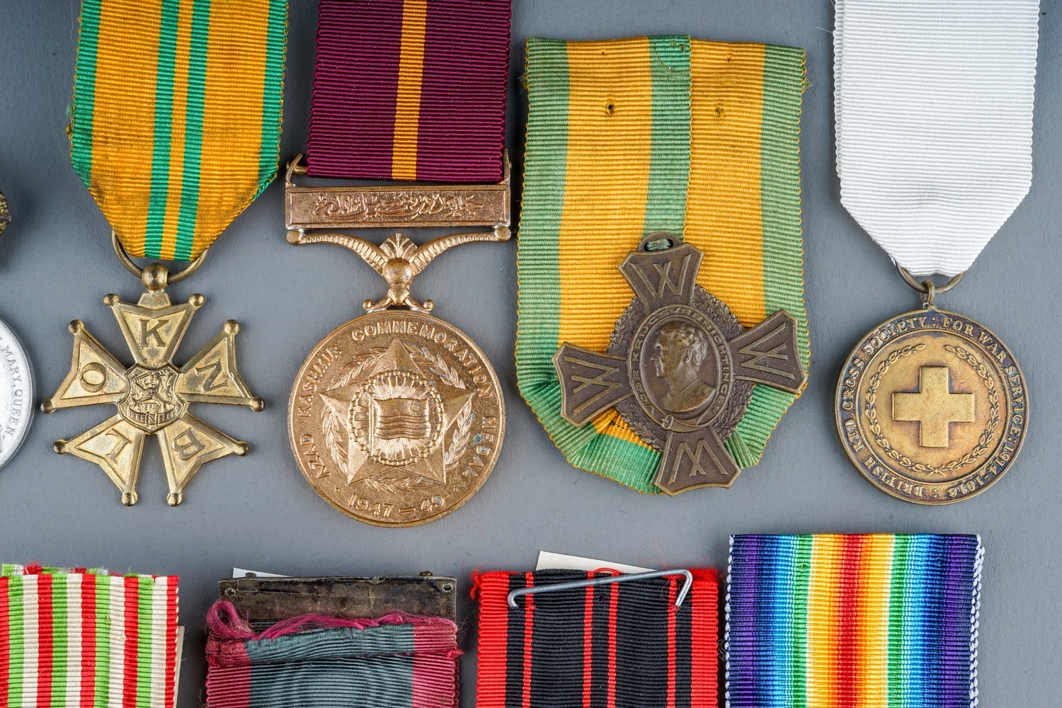 A collection of World Medals. 15 in total, France, Belgium, Pakistan etc. Conditions VF+ - Image 7 of 10