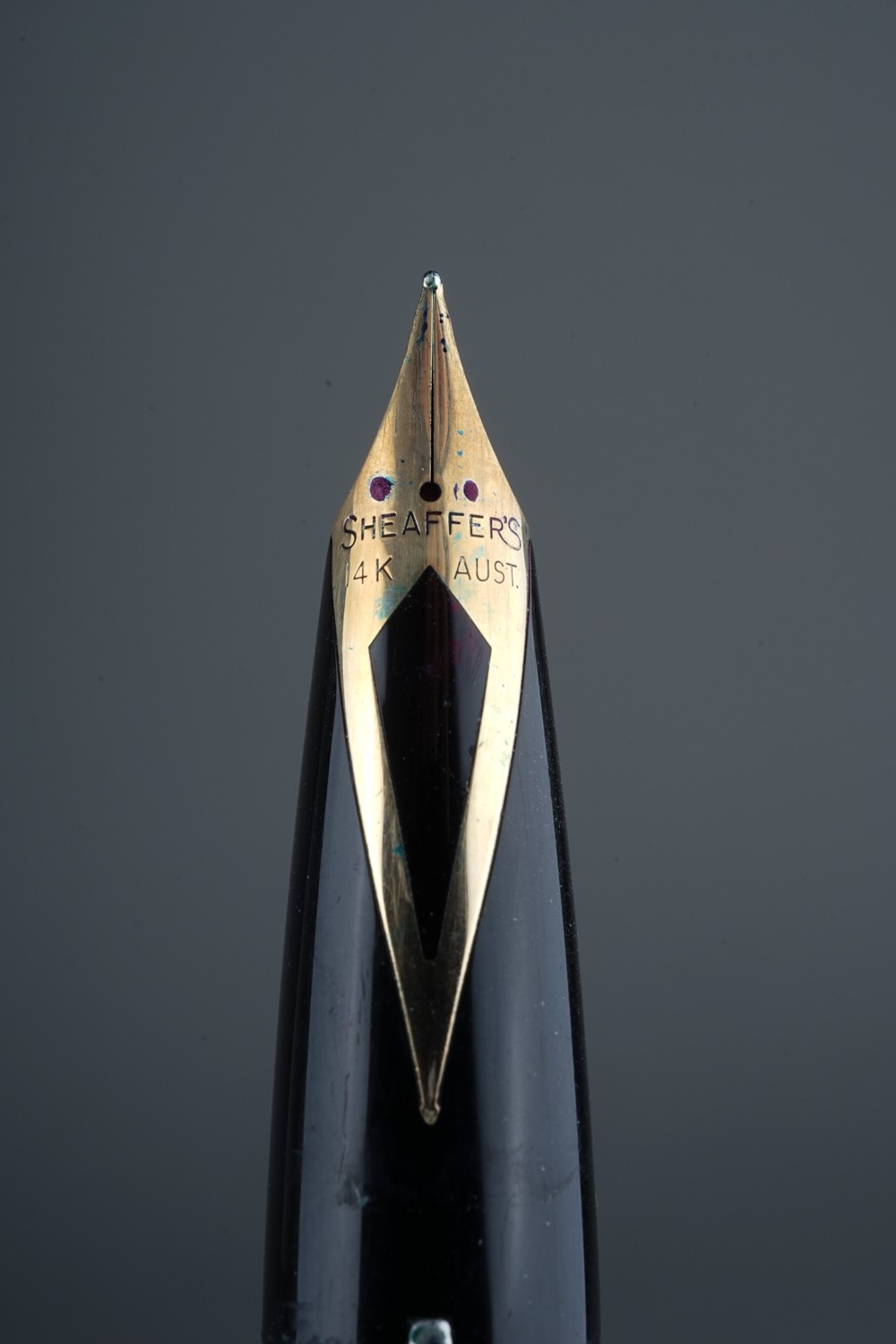 A Sheaffer fountain pen, 14k gold nib, boxed; a Sheaffer roller ball pen, boxed; a parker ball point - Image 5 of 6
