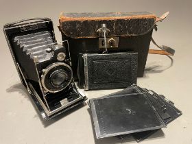An early 20th Century folding camera produced by KW Kamera Werkstatten Guthe & Thorsch of Dresden,