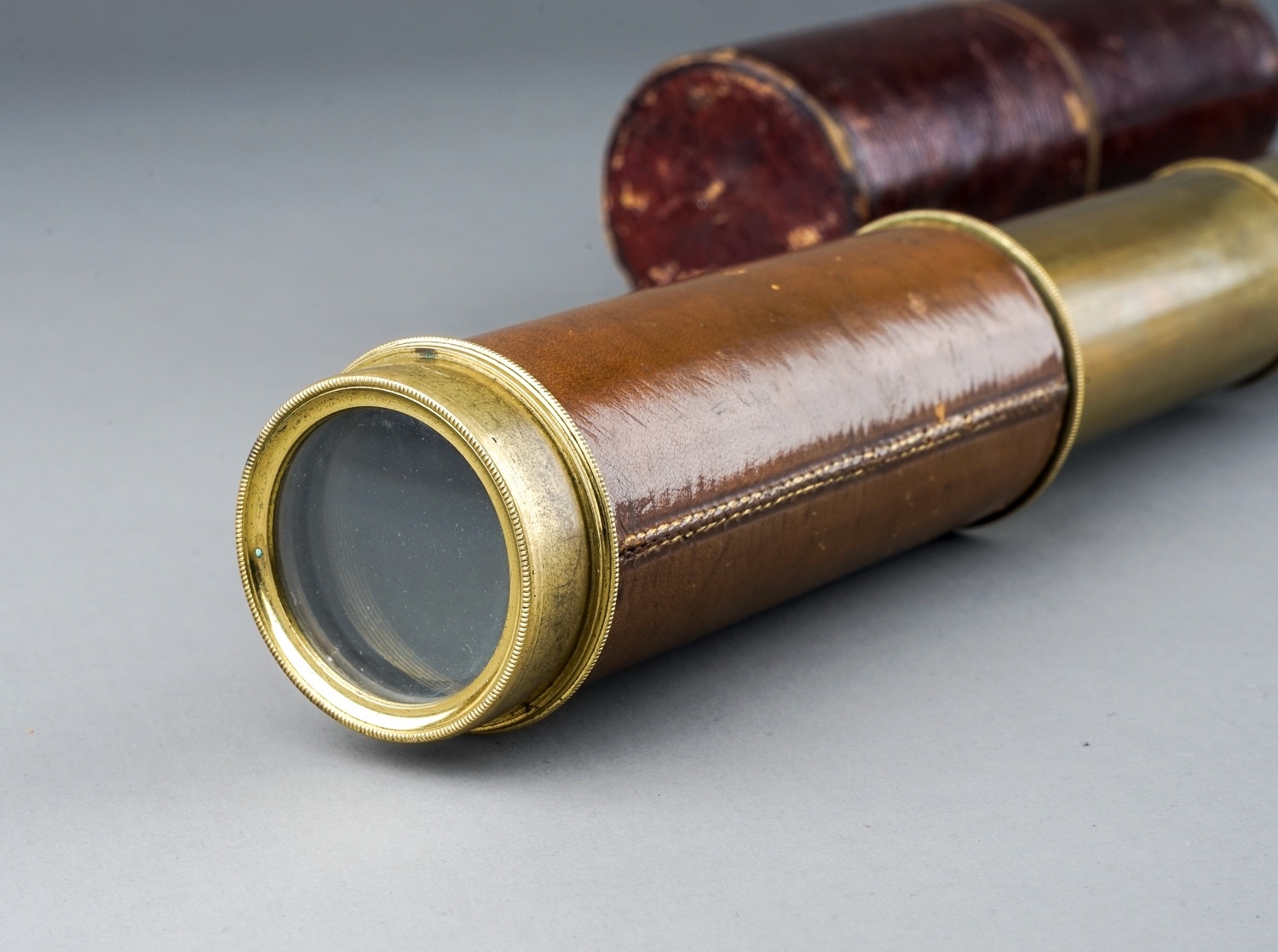 A late 19th Century leather and brass five drawer telescope by Ronchetti Manchester with fitted - Image 4 of 4