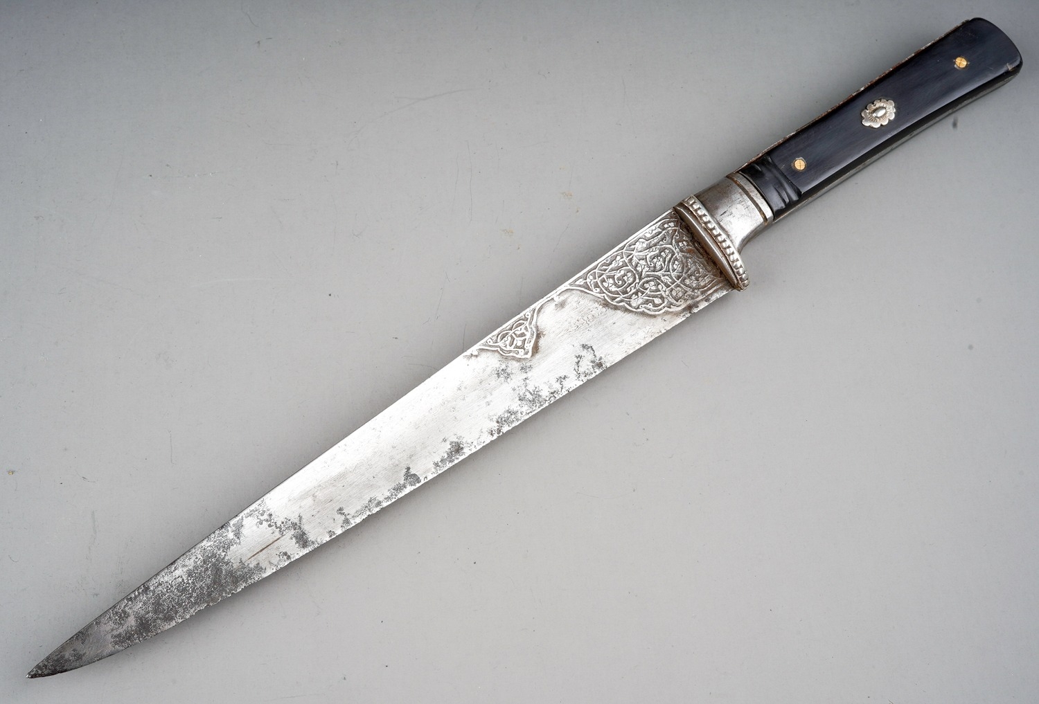 Antique Persian Kard dagger with hand chiselled & wootz Damascus blade. Interesting calligraphy - Image 5 of 5