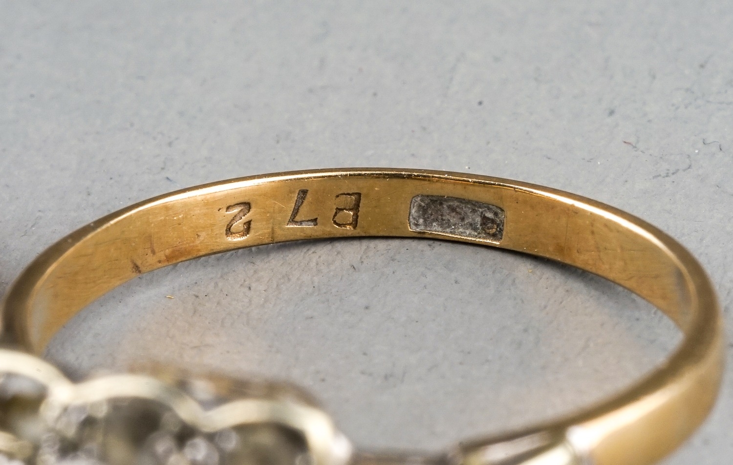 An Edwardian 18ct yellow gold and diamond chip ring, approx 1.7g (af); three 9ct gold rings, two set - Image 11 of 11