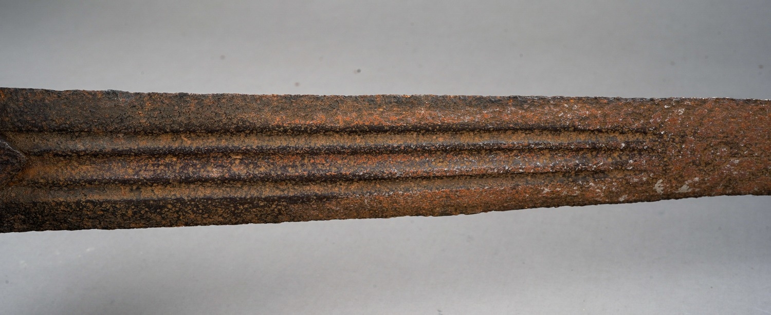 English Civil War mortuary sword circa 1645. Armoury markings to the blade. The hilt with - Image 3 of 6