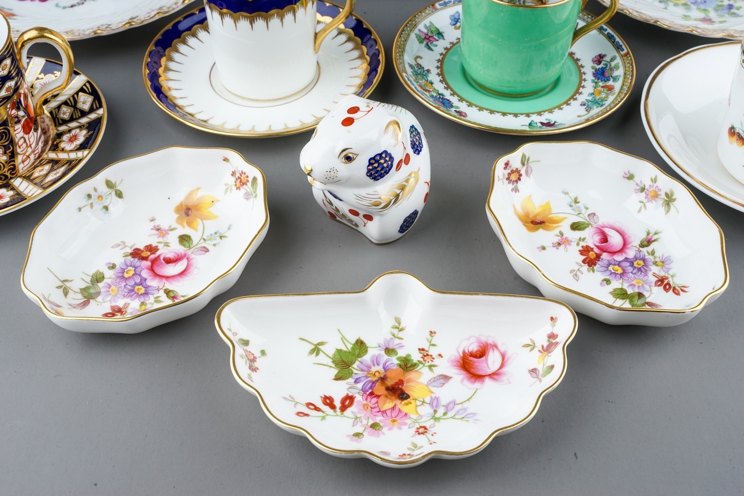 A collection of ceramics to include Dresden porcelain plates, Royal Crown Derby plates, cups, - Image 9 of 20