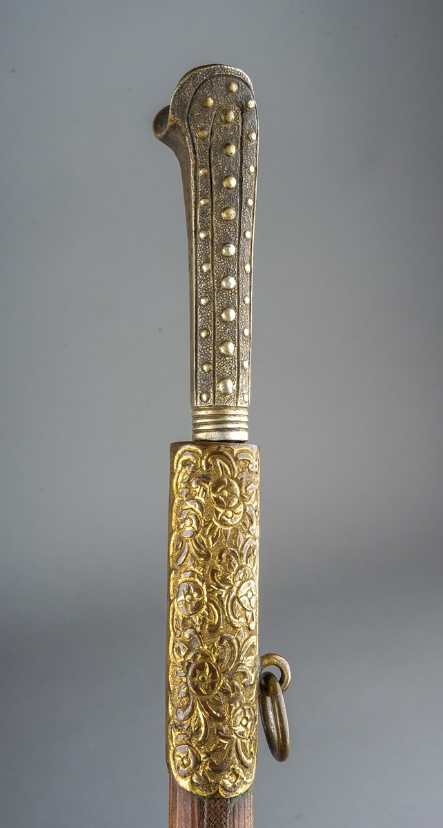 Antique Turkish Yatagan Kard dagger. Wooden scabbard with gilt metal fittings, length 43cm - Image 3 of 8