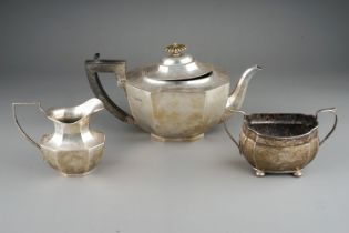 A George V silver teapot and milk jug, hallmarked by Henry Clifford Davis, Birmingham, 1919 and a