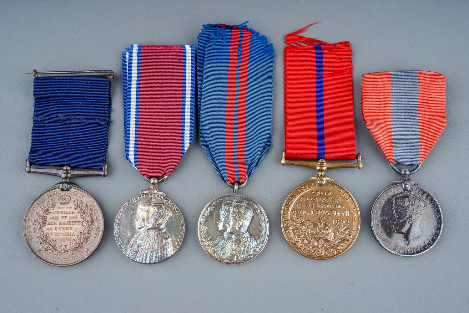 British Jubilee and Coronation Medals. 1911 Coronation Medal; 1935 Silver Jubilee Medal, GVI - Image 3 of 4