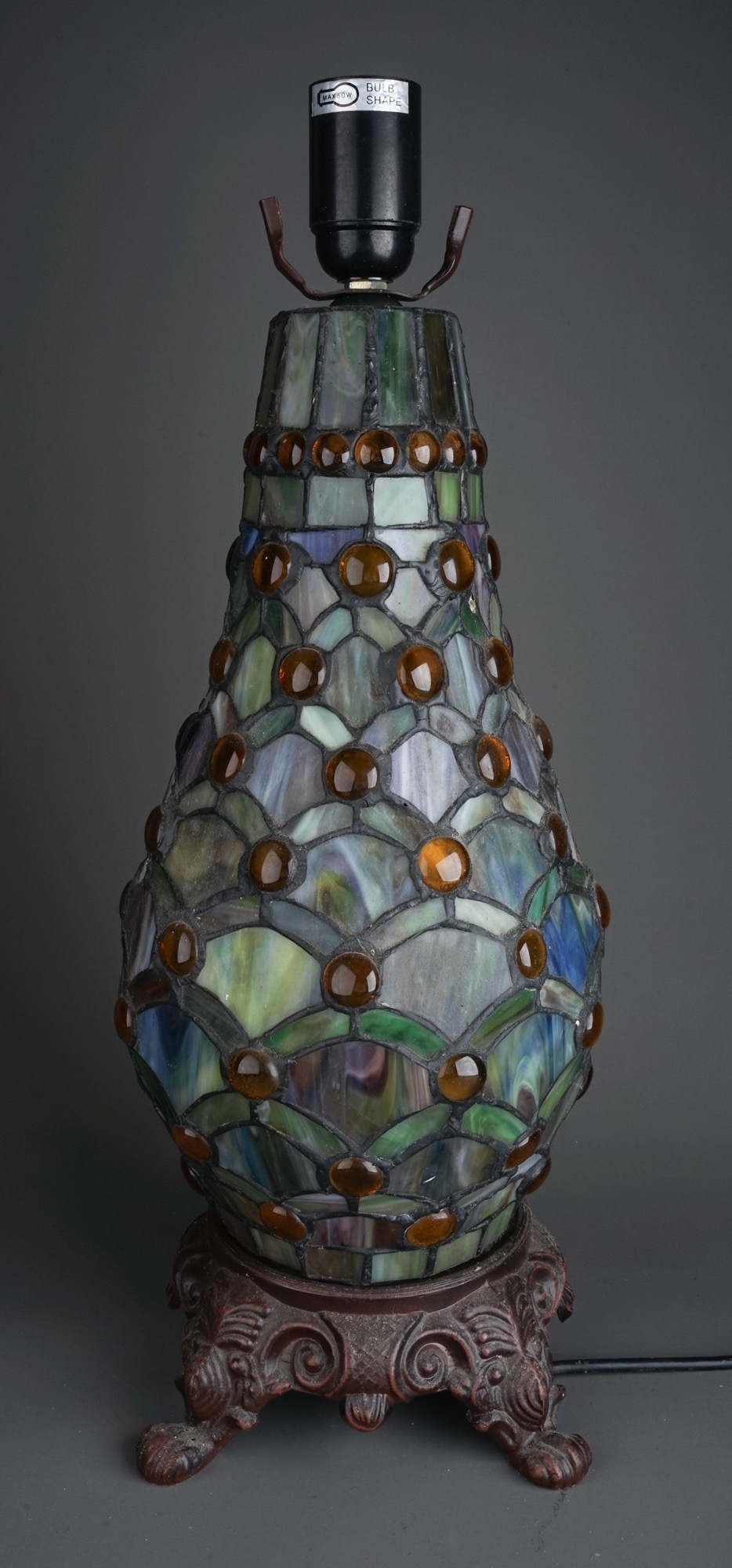 A Continental Tiffany style stained glass lamp stylised fan decoration to shade and stand with amber - Image 2 of 4