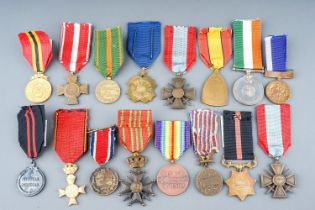 A Collection of World Medals 16 in total. French, Belgian, Pakistani, Italian etc. Conditions VF+