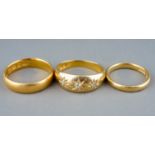 An Edwardian 18ct yellow gold and diamond three-stone ring, set with old-cut diamonds in star