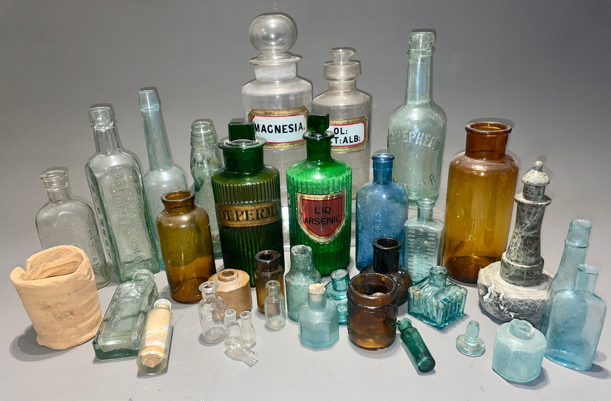 Glassware: early 20th Century bottles including Apothecary (Magnesia, OL:PET: ALB:, LIQ ARSENIC
