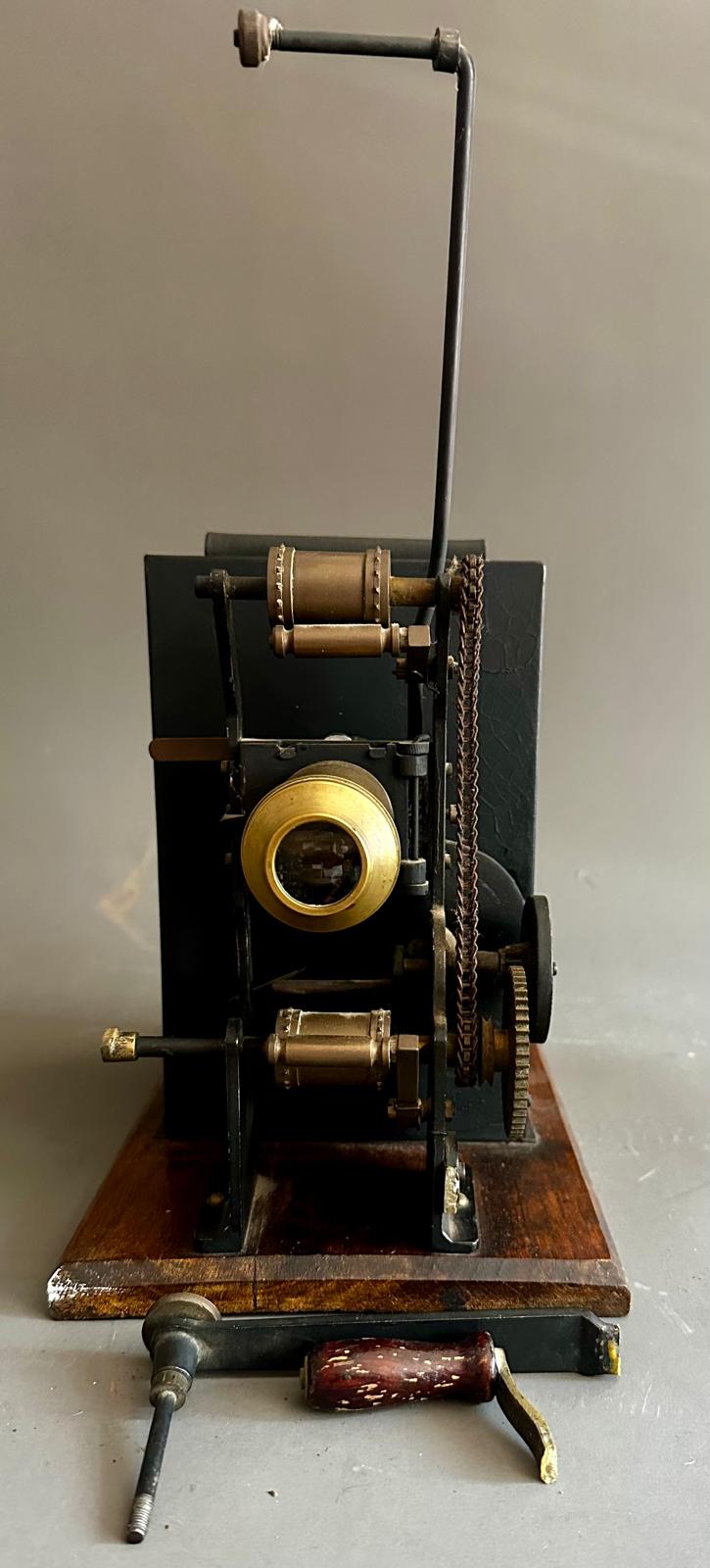 An early 20th Century hand crank 35mm Projector - Image 6 of 7