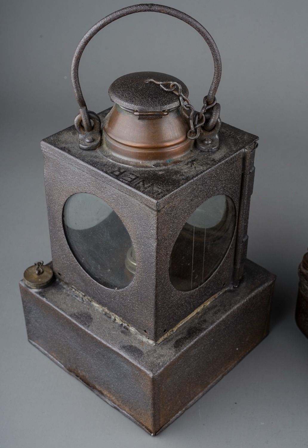 Two British Rail LNER (Eastern) Welch Patent railway lamps, Reg No 711205, approx 23cm high (2) - Image 2 of 4