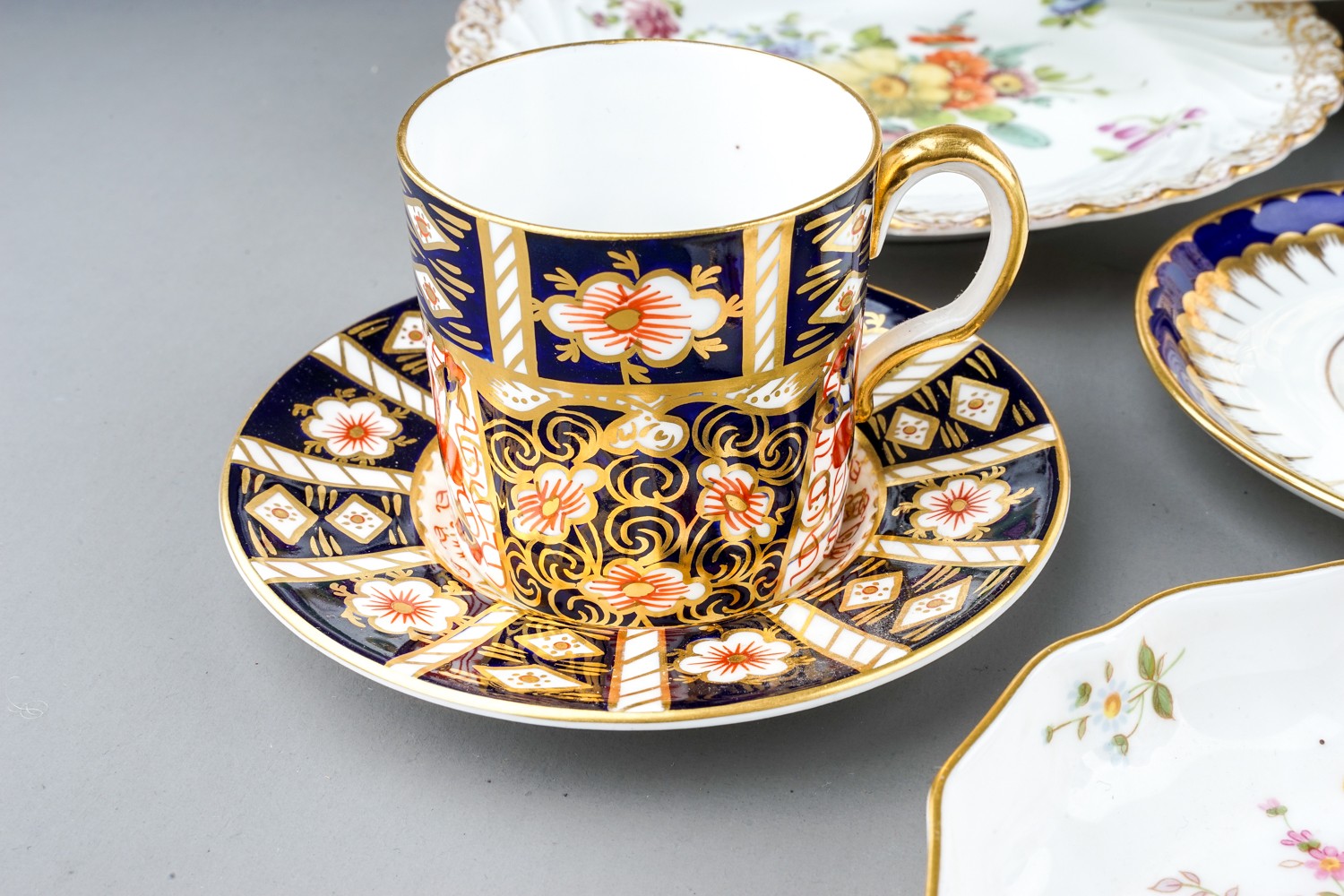 A collection of ceramics to include Dresden porcelain plates, Royal Crown Derby plates, cups, - Image 14 of 20