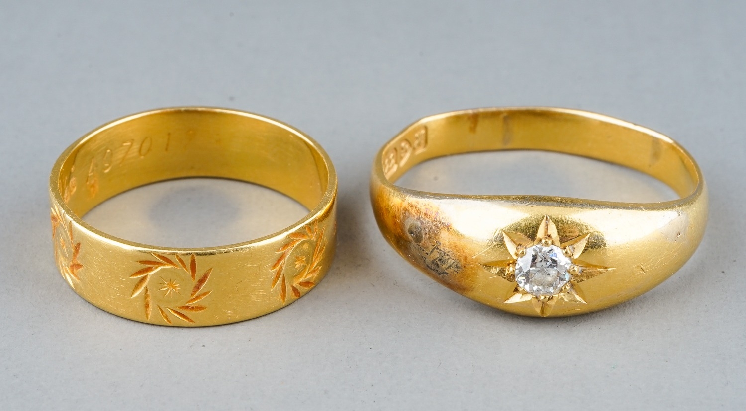 A gent's Edwardian 22ct yellow gold and diamond solitaire ring, size 1, old-cut diamond approx 3. - Image 3 of 10