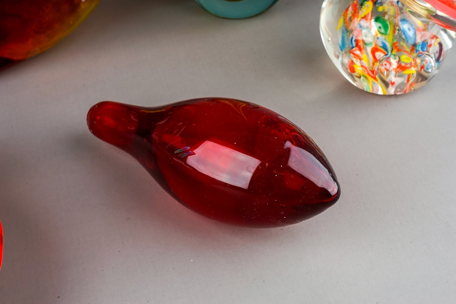 5 pieces of coloured art glass - including Blenko Mother of Child with its stopper and Murano - Image 7 of 7