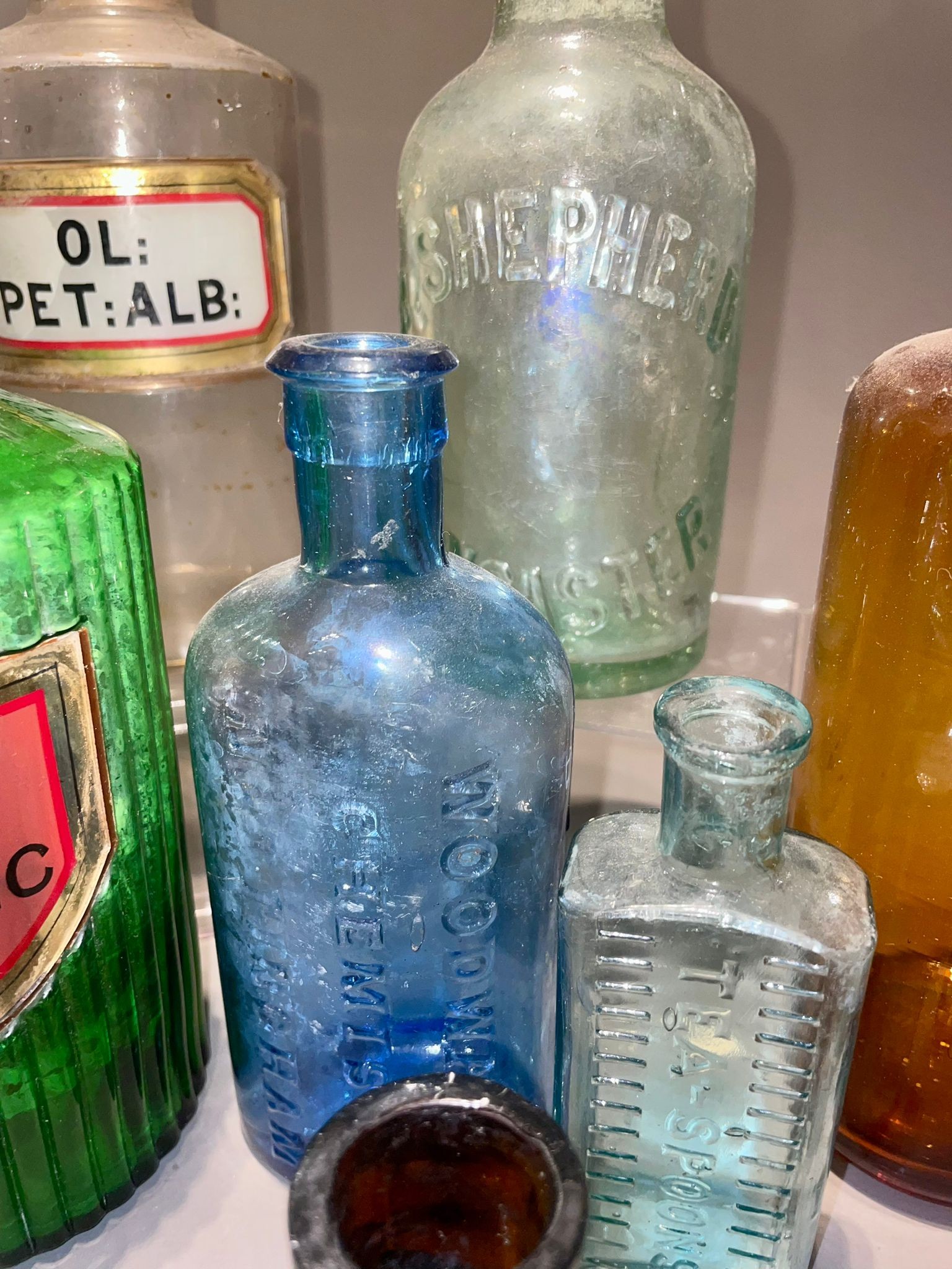 Glassware: early 20th Century bottles including Apothecary (Magnesia, OL:PET: ALB:, LIQ ARSENIC - Image 3 of 5