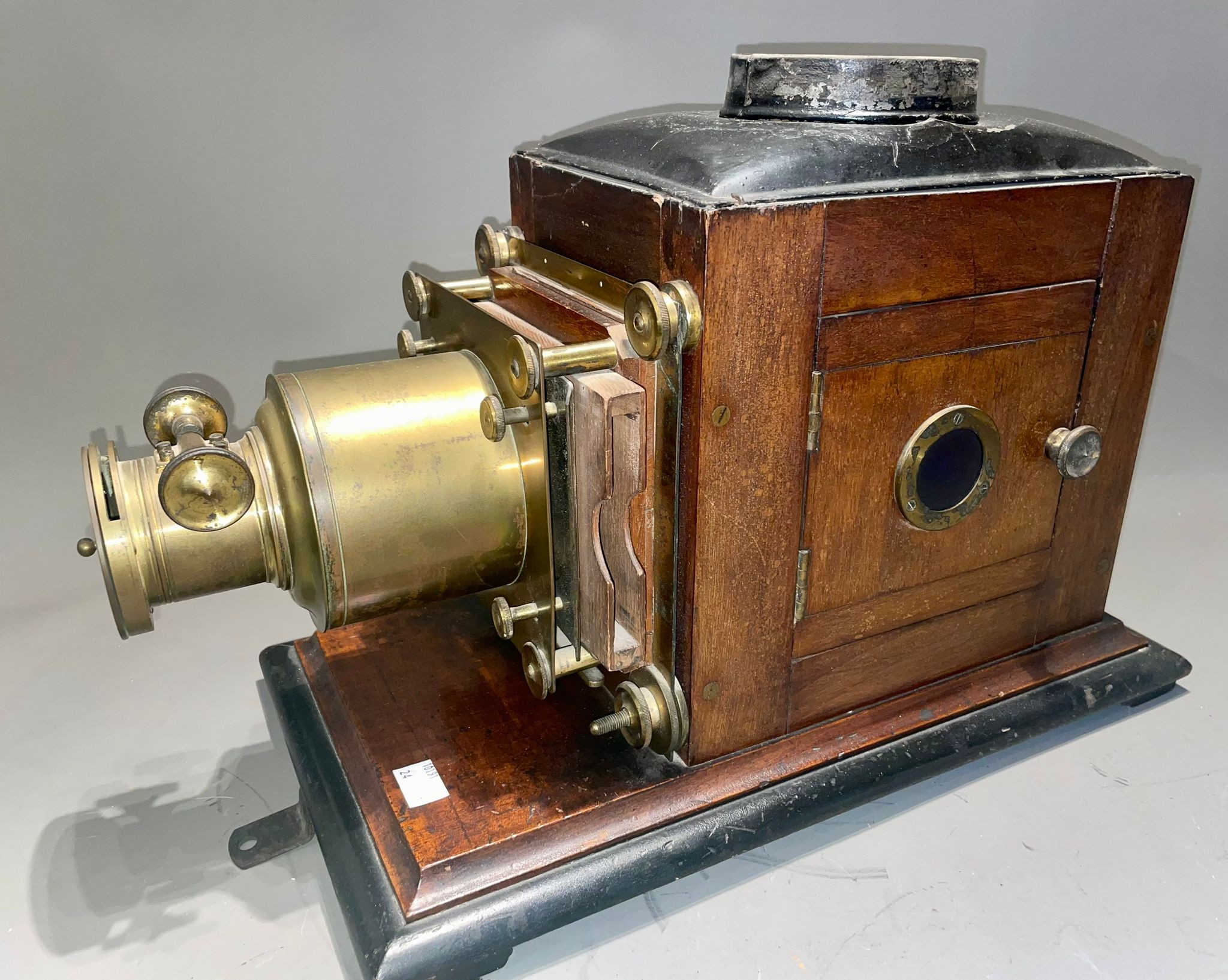 An early 20th Century mahogany and brass magic lantern - Bild 4 aus 4