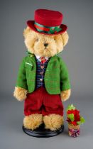 A 2019 Danbury Mint Gilbert The Christmas Bear, with accessories (1)