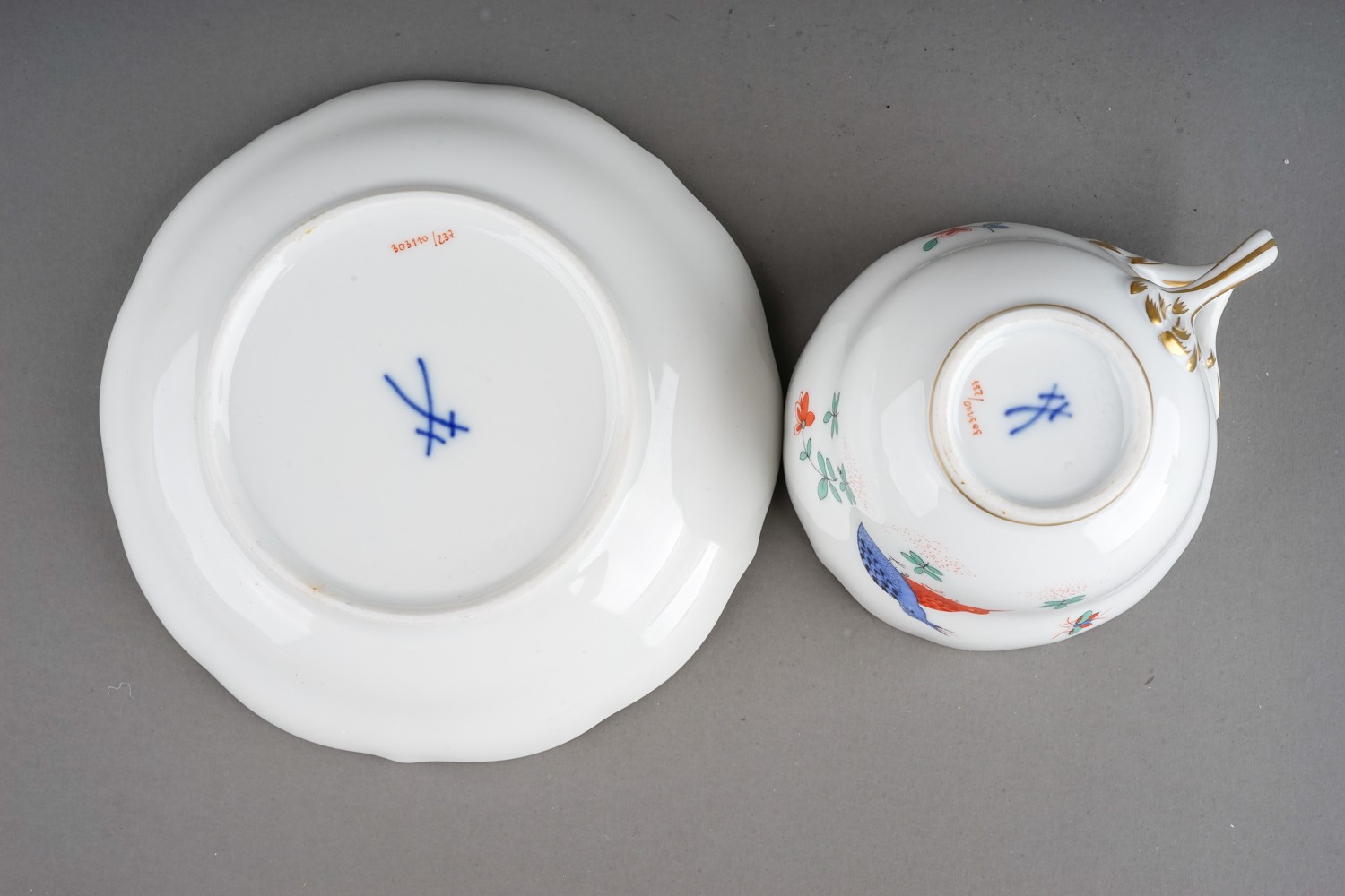 Four Meissen Chinoiserie coffee cups with three Meissen saucers and a matched Horcht saucer, all - Image 14 of 18