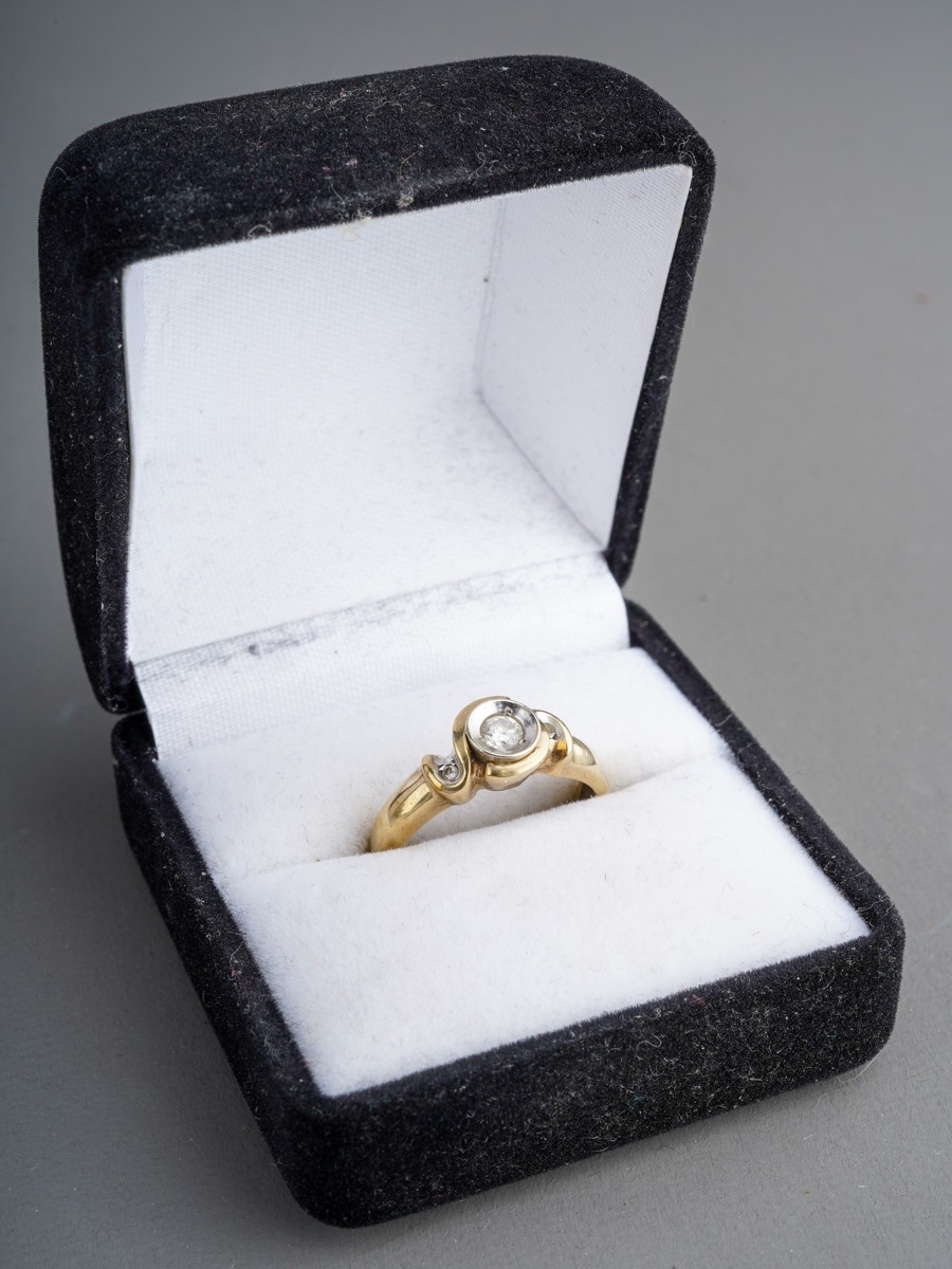 A 9ct gold diamond three stone ring. Set with three graduating round brilliant cut diamond, - Image 5 of 5