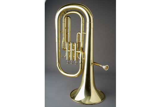 A Yamaha YAH202 brass tuba, serial number 009719, with separate mouthpiece, in fitted case, approx - Image 2 of 5