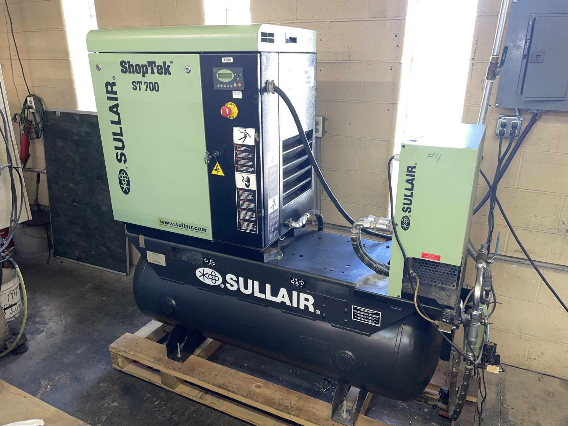 LOW LISTED HOURS! Sullair ShopTek ST709 AC Sull Rotary Screw Air Compressor