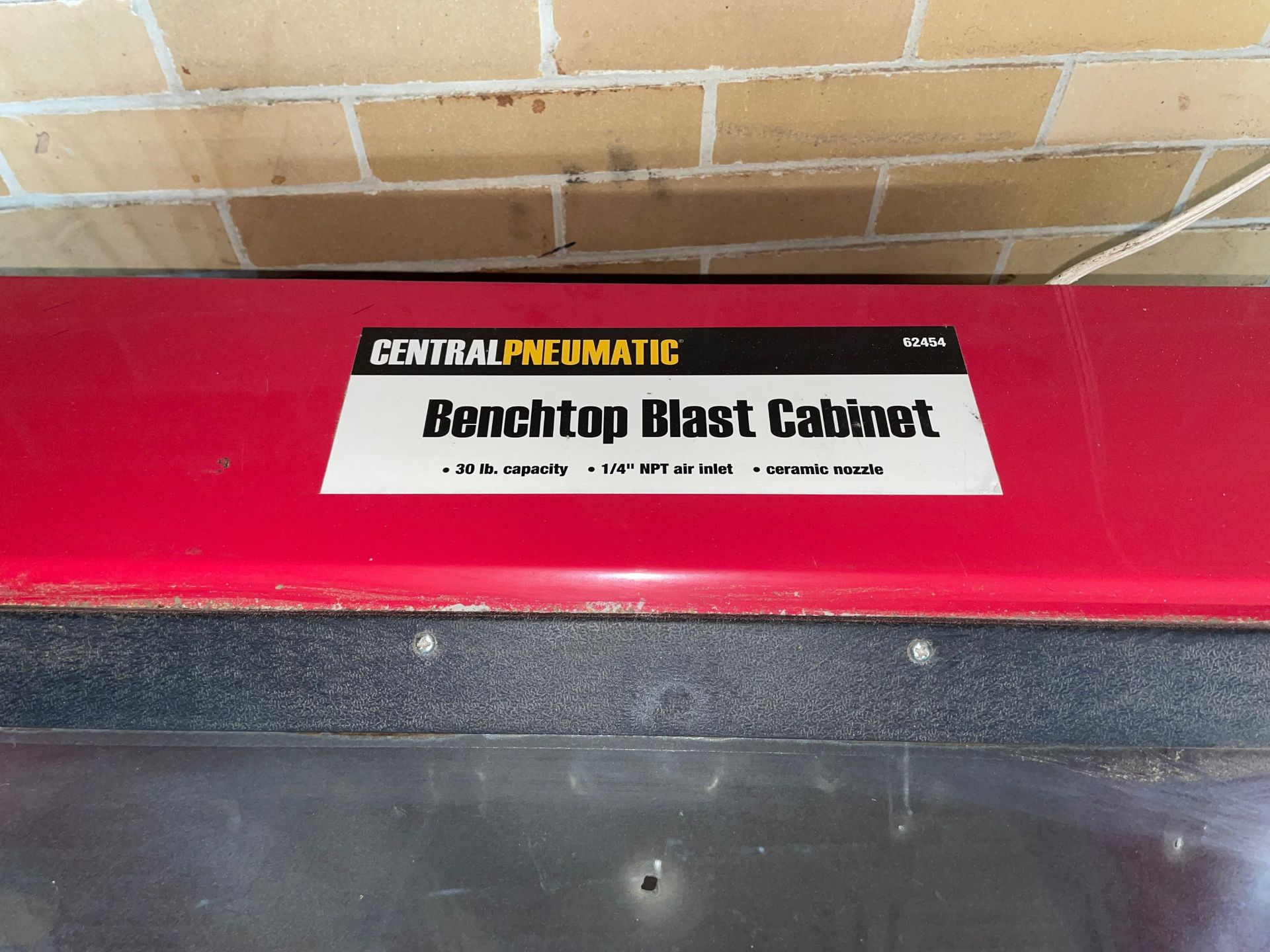 Central Pneumatic Benchtop Blast Cabinet - Image 4 of 4