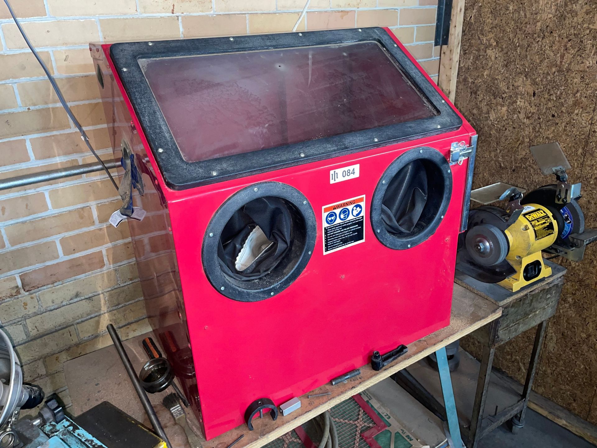 Central Pneumatic Benchtop Blast Cabinet - Image 2 of 4