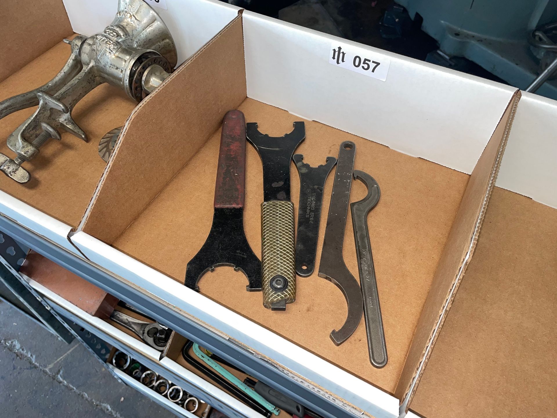 Lot with Various Tool Holder Wrenches - Image 2 of 2