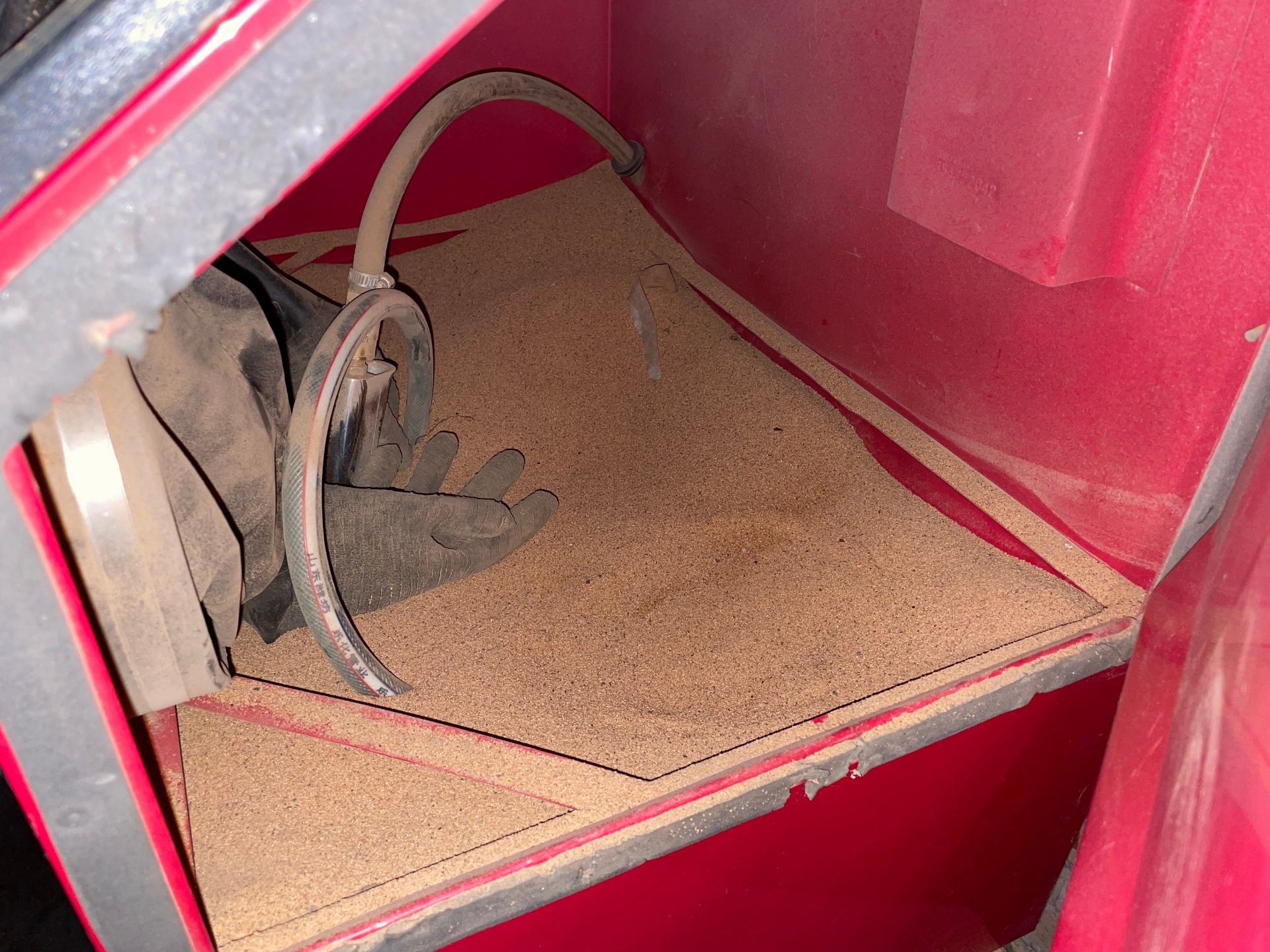 Central Pneumatic Benchtop Blast Cabinet - Image 3 of 4