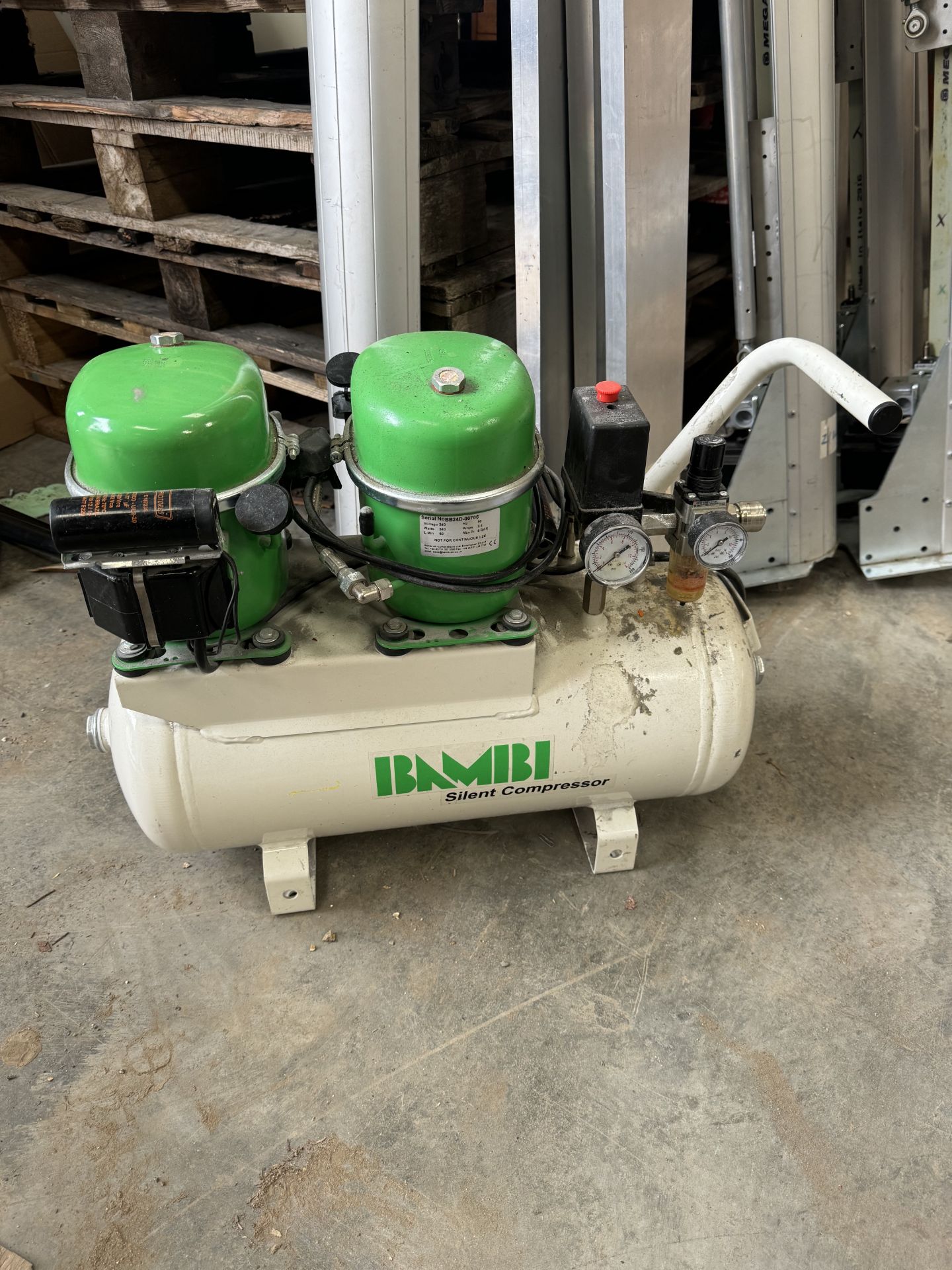 IBambi Silent compressor with metal display stand - Image 2 of 2